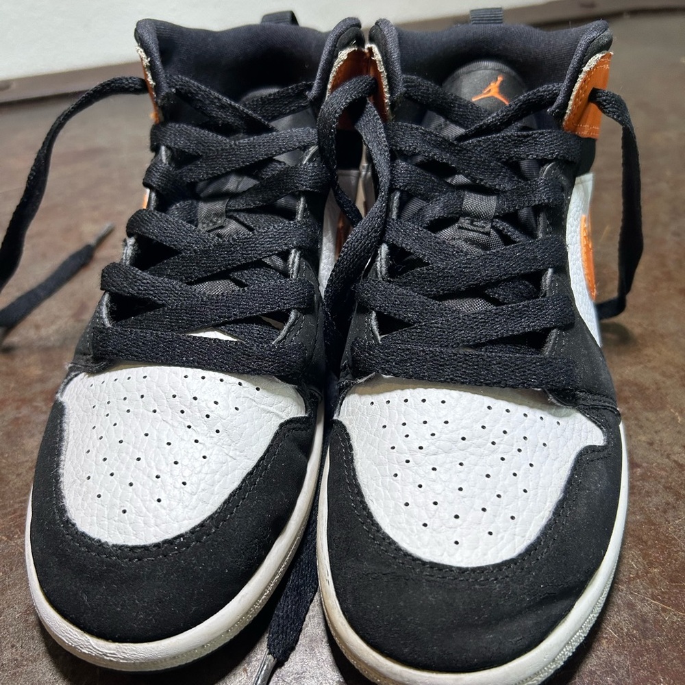 Nike Jordan AJ 1 Mid “Shattered Backboard” Black, Starfish (Orange), White Youth - Picture 7 of 15